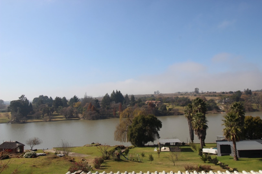 4 Bedroom Property for Sale in Lake Deneysville Free State